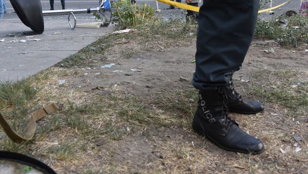 Полиция обезвредила мужчину, который более часа удерживал заложницу в бильярдной - Sputnik Армения
