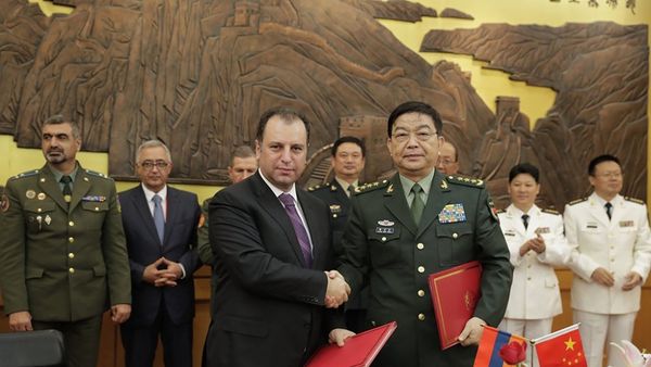 Виген Саркисян и Чань Ваньюань - Sputnik Армения