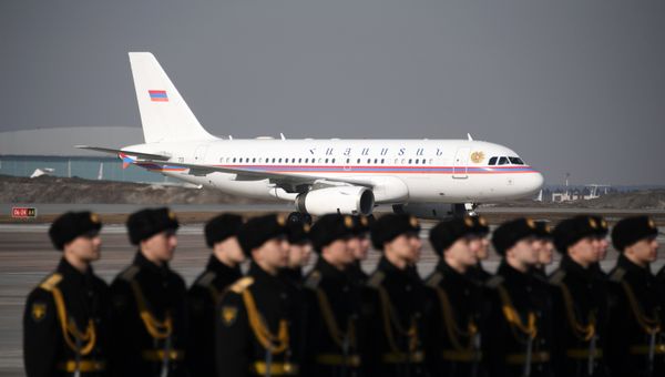 Самолет президента Республики Армения Сержа Саргсяна  в международном аэропорту Внуково-2 - Sputnik Армения