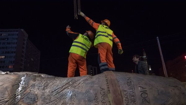 Рабочие на Садовом кольце в Москве - Sputnik Армения