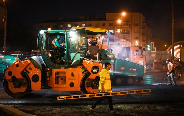 Укладка асфальта на Садовом кольце в Москве Укладка асфальта на Садовом кольце в Москве - Sputnik Армения