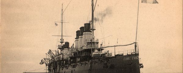 Французский крейсер Жанна д’Арк (почтовая открытка) Французский крейсер Жанна д’Арк (почтовая открытка) - Sputnik Արմենիա