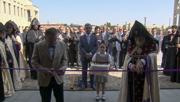 Նախագահը ներկա է գտնվել «Էօրնեկեան հանրակրթական դպրոցի» նոր մասնաշենքի բացմանը - Sputnik Արմենիա
