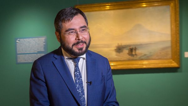 Выставка, посвященная 200-летию  мариниста Ивана Айвазовского. Директор Национальной галереи Арман Цатурян - Sputnik Армения