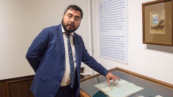 Выставка, посвященная 200-летию  мариниста Ивана Айвазовского. Директор Национальной галереи Арман Цатурян - Sputnik Արմենիա