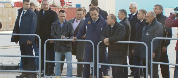 СПУТНИК_Путин осмотрел Восточный и разрешил провести первый пуск в 2016 году СПУТНИК_Путин осмотрел Восточный и разрешил провести первый пуск в 2016 году - Sputnik Армения