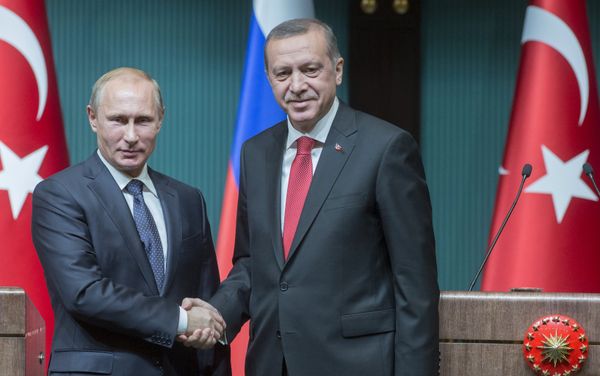 Президент России Владимир Путин (слева) и президент Турецкой республики Реджеп Тайип Эрдоган Президент России Владимир Путин (слева) и президент Турецкой республики Реджеп Тайип Эрдоган - Sputnik Армения