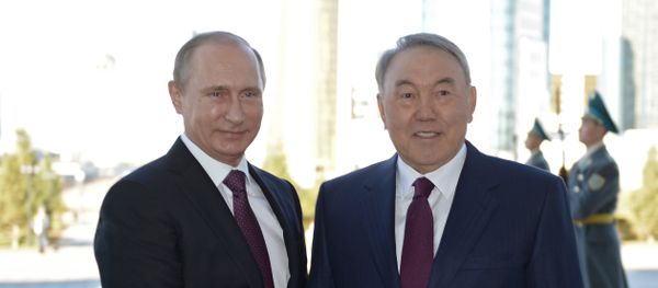 Президент России Владимир Путин (слева) и президент Казахстана Нурсултан Назарбаев - Sputnik Արմենիա