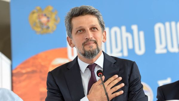 Гаро Пайлан на форуме Армения-Диаспора Гаро Пайлан на форуме Армения-Диаспора - Sputnik Армения