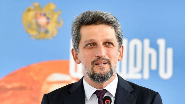 Гаро Пайлан на форуме Армения-Диаспора Гаро Пайлан на форуме Армения-Диаспора - Sputnik Армения