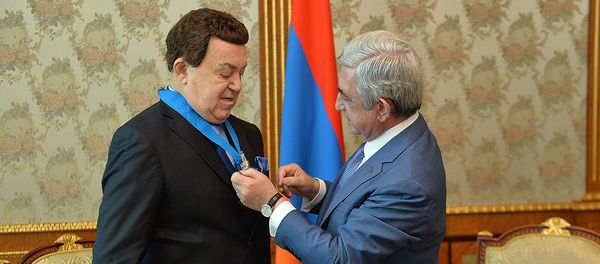 Президент Армении вручил Кобзону Орден Почета Президент Армении вручил Кобзону Орден Почета - Sputnik Արմենիա