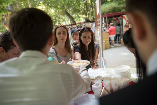Фестиваль еды Yerevan Food Fest прошел в Английском парке Еревана - Sputnik Армения