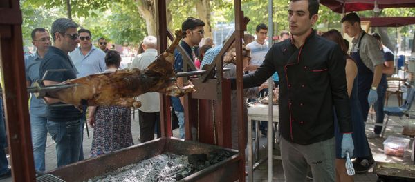 Фестиваль еды Yerevan Food Fest прошел в Английском парке Еревана - Sputnik Армения