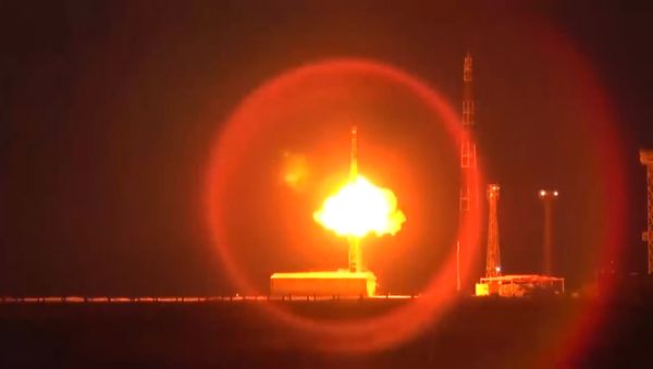 СПУТНИК_Запуск межконтинентальной ракеты "Тополь" с Капустина Яра - Sputnik Армения