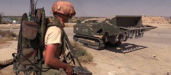 Инженерная бронетехника во время мероприятий по разминированию сирийского города Дейр-эз-Зор Инженерная бронетехника во время мероприятий по разминированию сирийского города Дейр-эз-Зор - Sputnik Армения