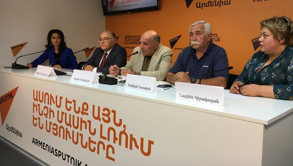 Гагик Манучарян, Карен Манвелян, Мамикон Гасабян и Нарине Киракосян. П/к на тему: Охота на исчезающие виды животных - Sputnik Армения