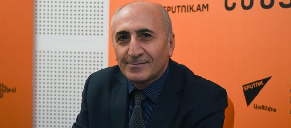 Атом Маргарян в гостях у радио Sputnik Армения - Sputnik Արմենիա