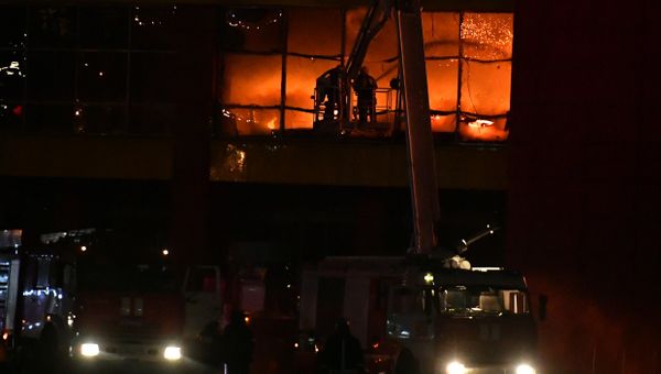 Пожар в торговом центре Синдика в Москве - Sputnik Армения