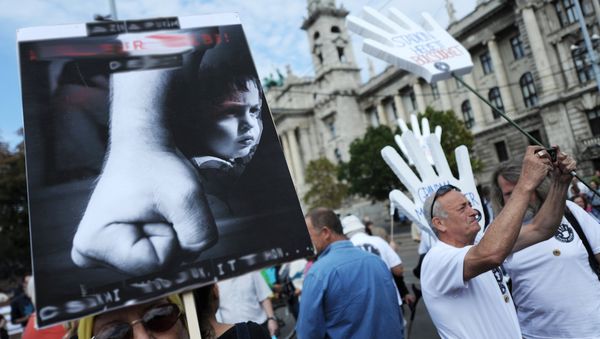 Акция протеста против домашнего насилия - Sputnik Армения
