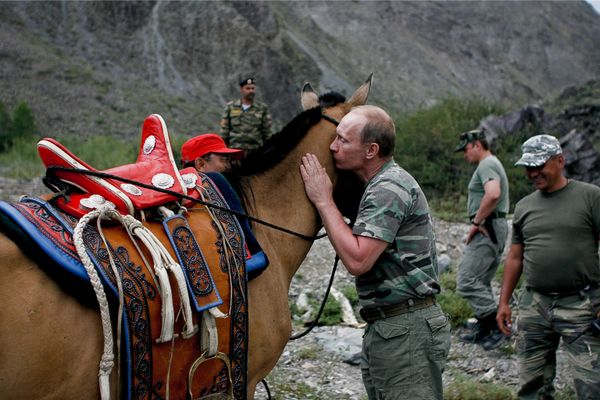 Председатель правительства России Владимир Путин во время пребывания в Тыве, 2008 год - Sputnik Армения