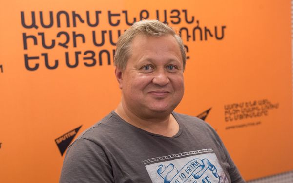 Олег Барон в гостях у радио Sputnik Армения Олег Барон в гостях у радио Sputnik Армения - Sputnik Армения