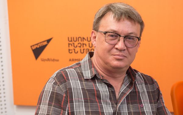 Роман Барон в гостях у радио Sputnik Армения Роман Барон в гостях у радио Sputnik Армения - Sputnik Армения