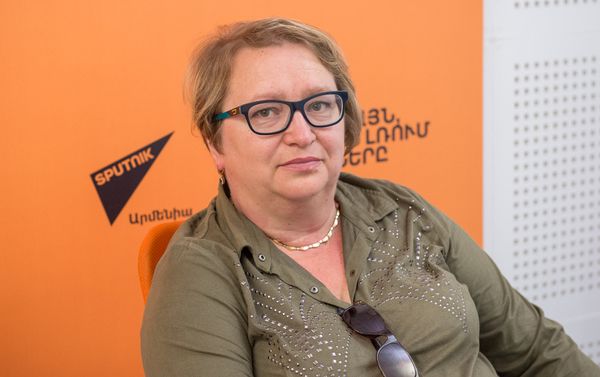 Ирина Барон в гостях у радио Sputnik Армения Ирина Барон в гостях у радио Sputnik Армения - Sputnik Армения