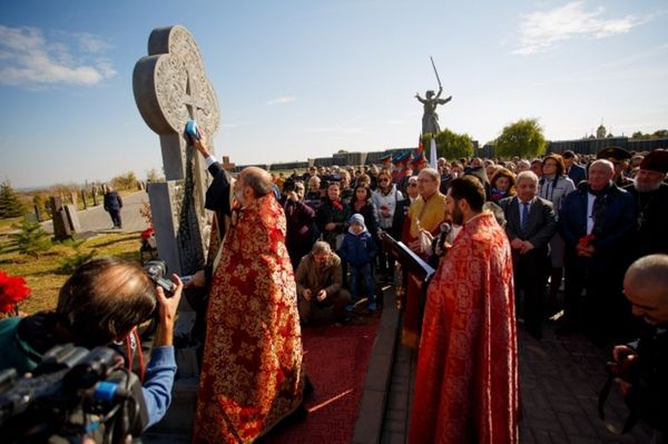 Хачкар на Мамаевом кургане - Sputnik Армения