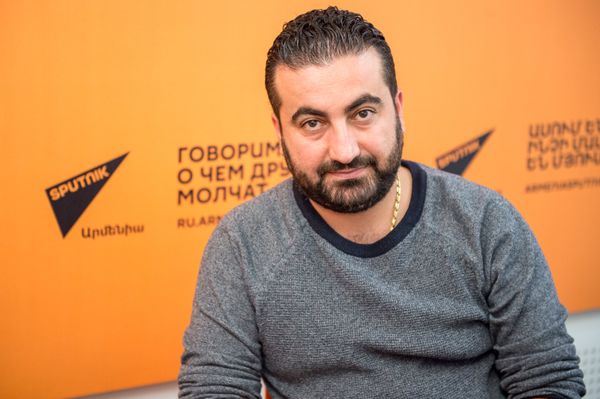 Аза Абрахам в гостях у радио Sputnik Армения Аза Абрахам в гостях у радио Sputnik Армения - Sputnik Արմենիա