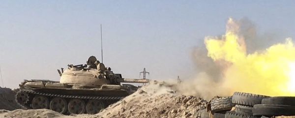 Военная техника сирийской армии во время наступления к востоку от города Дейр-эз-Зор в районе кладбищ Военная техника сирийской армии во время наступления к востоку от города Дейр-эз-Зор в районе кладбищ - Sputnik Армения