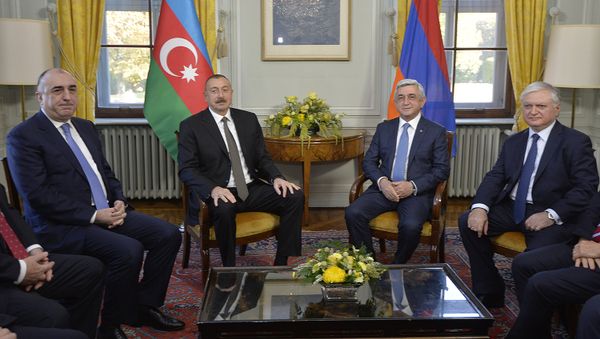 Встреча президентов и глав МИД Армении и Азербайджана Сержа Саргсяна, Ильхама Алиева, Эдварда Налбандяна и Эльмара Мамедъярова - Sputnik Армения