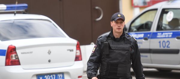 Сотрудник полиции у ОВД Китай-город в Москве - Sputnik Армения
