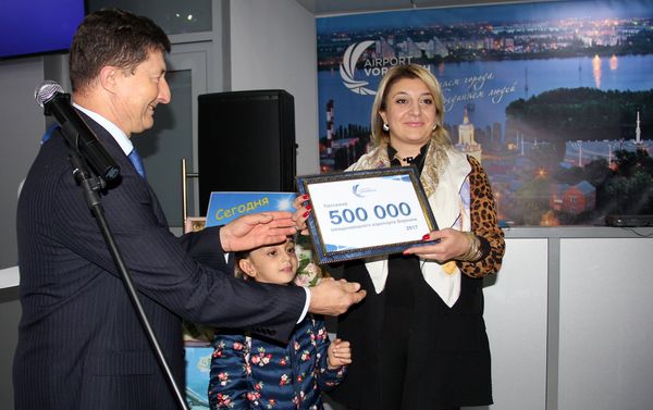 «Վորոնեժ» միջազգային օդանավակայանի 500.000-րդ ուղևորը Հայաստանի քաղաքացի Զարուհի Հակոբյանն է - Sputnik Արմենիա