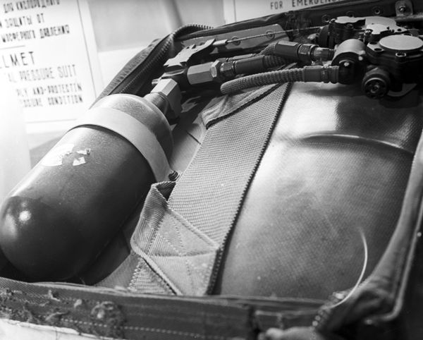 Парашютный кислородный прибор со сбитого самолета U2 - Sputnik Армения