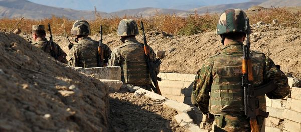 Армянские военнослужащие на боевых позициях Армянские военнослужащие на боевых позициях - Sputnik Армения