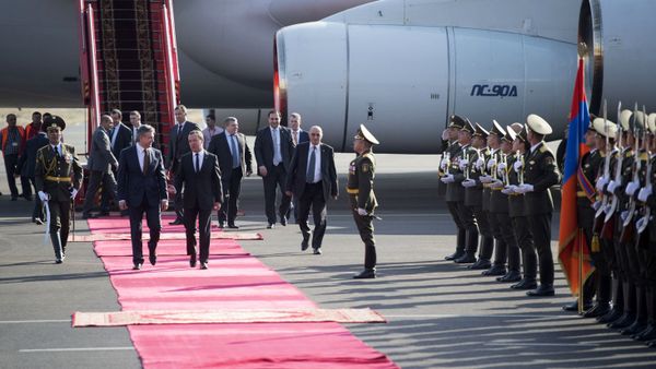 Дмитрий Медведев прибыл в Ереван Дмитрий Медведев прибыл в Ереван - Sputnik Արմենիա