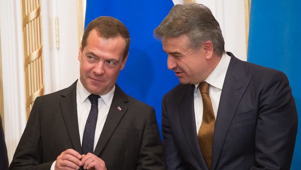 Дмитрий Медведев и Карен Карапетян Дмитрий Медведев и Карен Карапетян - Sputnik Արմենիա
