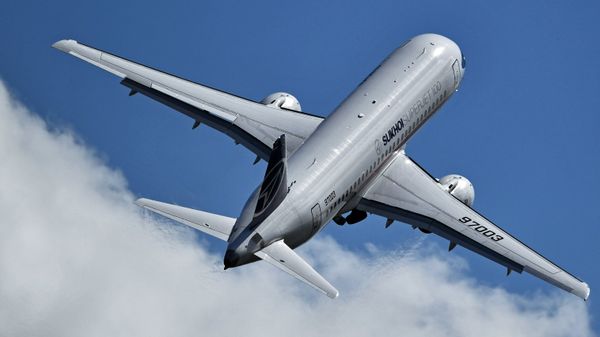 Самолет Sukhoi Superjet 100 - Sputnik Армения