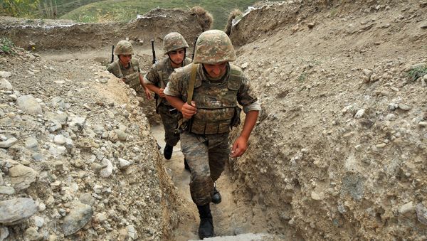 Армянские военнослужащие на позициях - Sputnik Армения