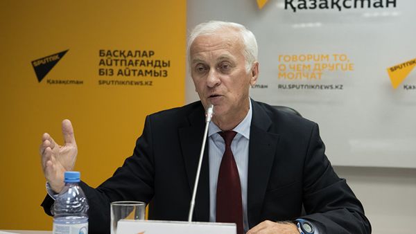 Заместитель директора Института общественной политики партии Нур Отан Владимир Тельнов - Sputnik Армения