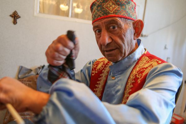 Несмотря на свой возраст (70 лет), канатаходец Владимир Акопян не бросает свое ремесло Несмотря на свой возраст (70 лет), канатаходец Владимир Акопян не бросает свое ремесло - Sputnik Армения