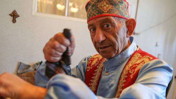 Несмотря на свой возраст (70 лет), канатаходец Владимир Акопян не бросает свое ремесло - Sputnik Армения