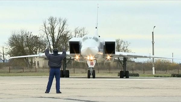 Авиаудары бомбардировщиками Ту-22М3 ВКС РФ по объектам террористов в провинции Дейр-эз-Зор Авиаудары бомбардировщиками Ту-22М3 ВКС РФ по объектам террористов в провинции Дейр-эз-Зор - Sputnik Армения
