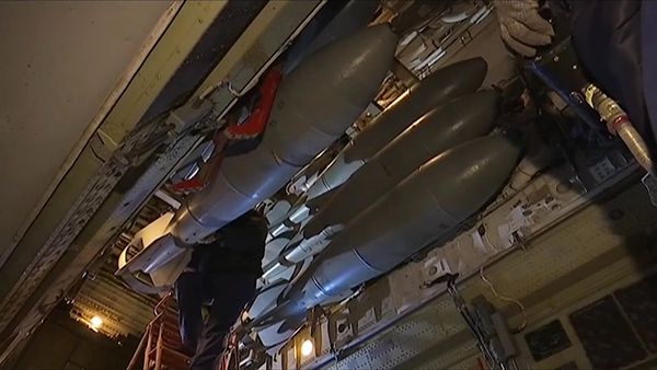 Авиаудары бомбардировщиками Ту-22М3 ВКС РФ по объектам террористов в провинции Дейр-эз-Зор Авиаудары бомбардировщиками Ту-22М3 ВКС РФ по объектам террористов в провинции Дейр-эз-Зор - Sputnik Армения