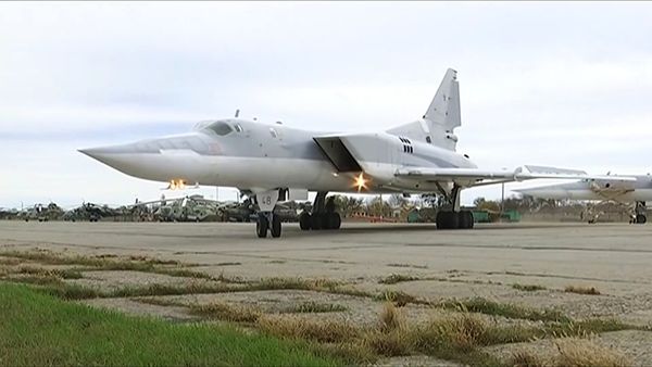 Авиаудары бомбардировщиками Ту-22М3 ВКС РФ по объектам террористов в провинции Дейр-эз-Зор Авиаудары бомбардировщиками Ту-22М3 ВКС РФ по объектам террористов в провинции Дейр-эз-Зор - Sputnik Армения