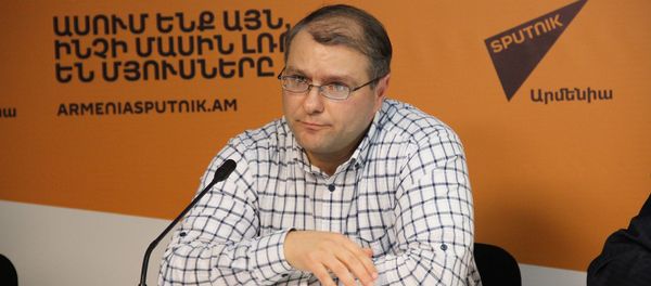 Руководитель центра политических исследований фонда Нораванк Карен Веранян - Sputnik Արմենիա