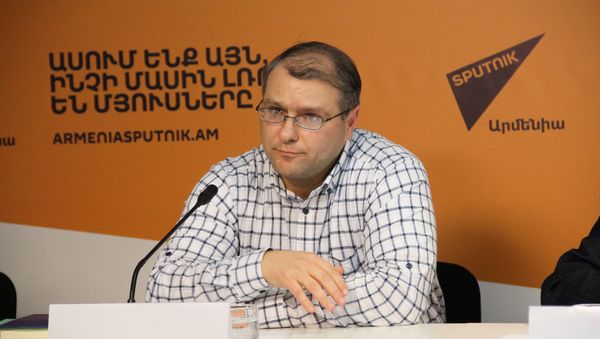 Руководитель центра политических исследований фонда Нораванк Карен Веранян - Sputnik Արմենիա