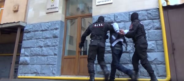 Полиция РА задержала грабителя с ножом, орудовавшего в ереванских лифтах Полиция РА задержала грабителя с ножом, орудовавшего в ереванских лифтах - Sputnik Армения
