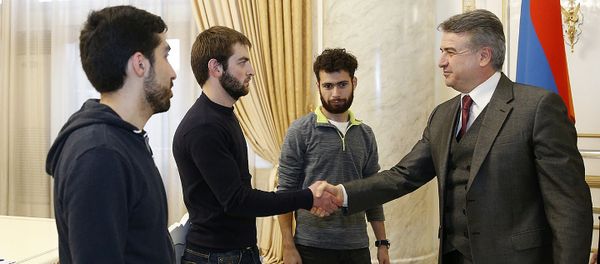Премьер министр Карен Карапетян принимал студентов - Sputnik Արմենիա