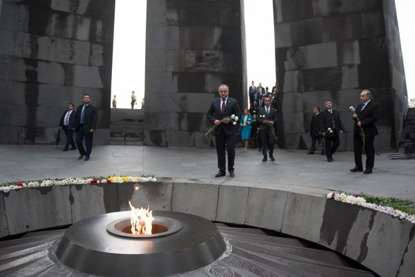 Իգոր Դոդոնը Ծիծեռնակաբերդում - Sputnik Արմենիա